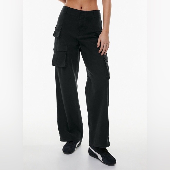 Pants - Aritzia Wilfred Free Picture Cargo Pants Black Noir Size 4 Women’s baggy look